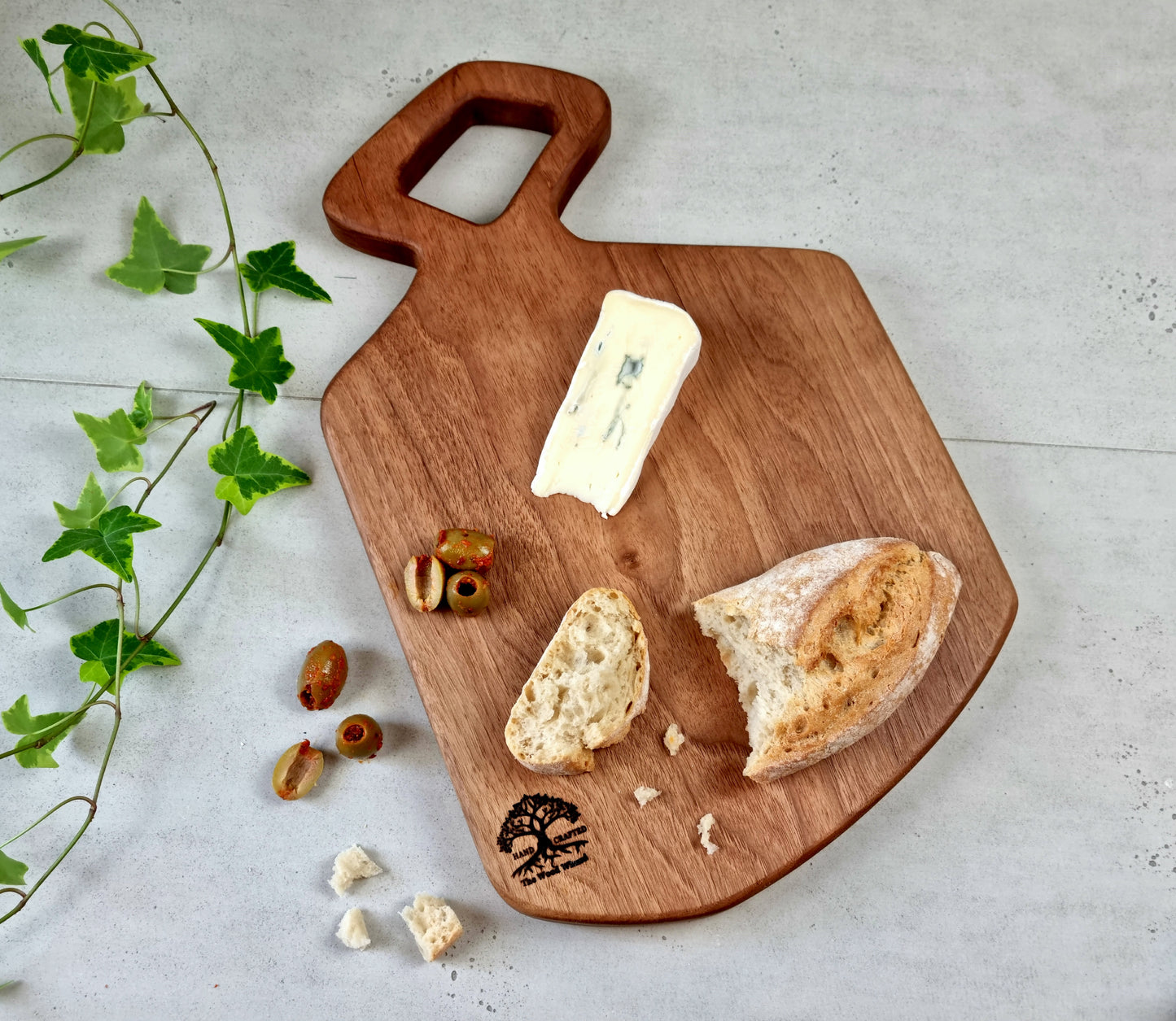 Charcuterie Board with Handle, Walnut