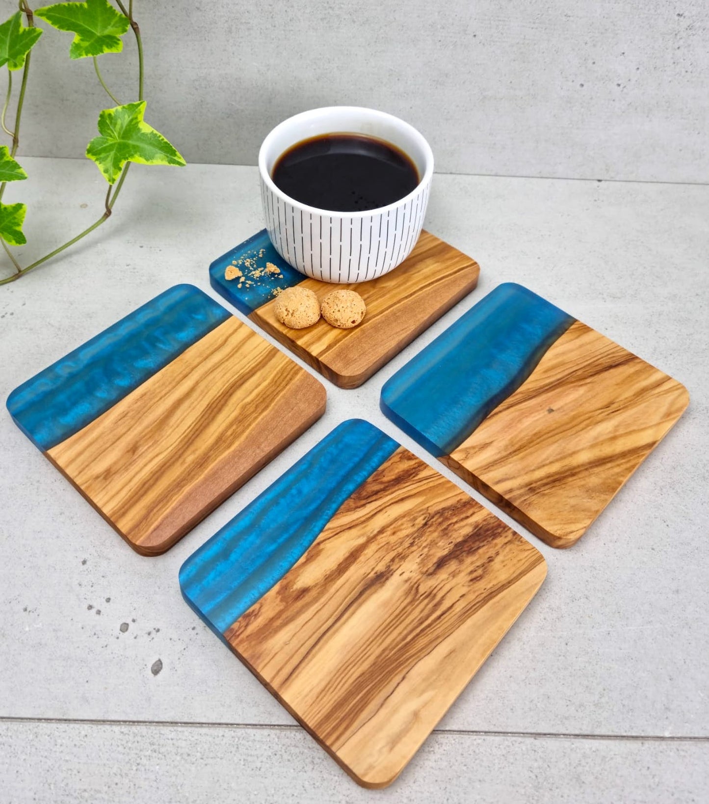 olive wood, epoxy resin, coaster, round, blue, Untersetzer, Olivenholz, Epoxidharz, Meeresblau, Handgemacht