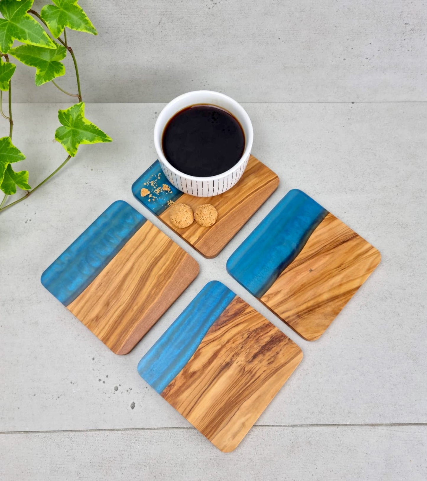 olive wood, epoxy resin, coaster, round, blue, Untersetzer, Olivenholz, Epoxidharz, Meeresblau, Handgemacht