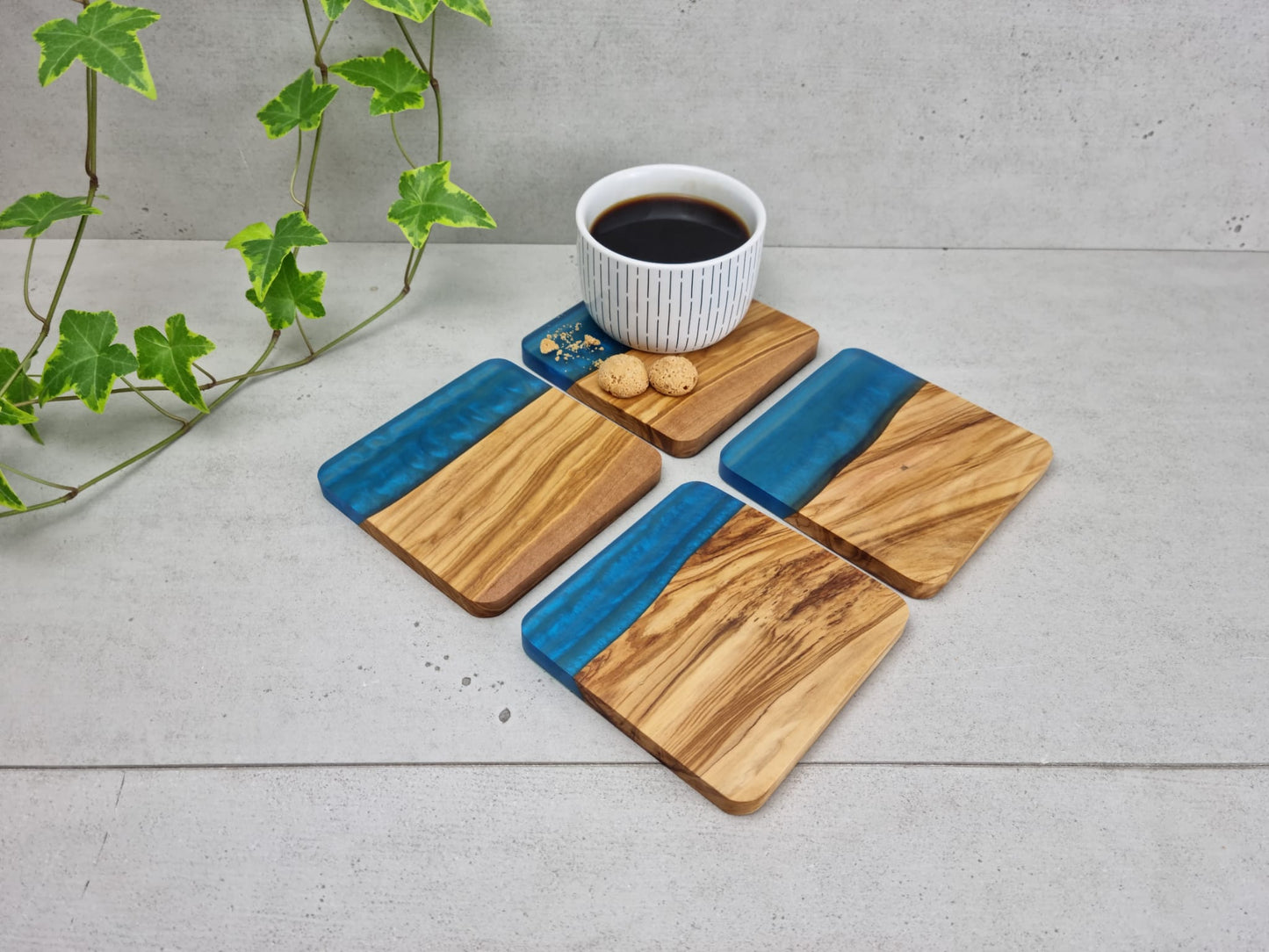 olive wood, epoxy resin, coaster, round, blue, Untersetzer, Olivenholz, Epoxidharz, Meeresblau, Handgemacht
