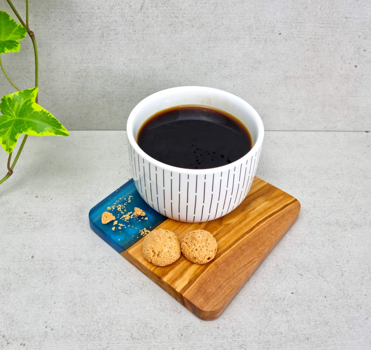 olive wood, epoxy resin, coaster, round, blue, Untersetzer, Olivenholz, Epoxidharz, Meeresblau, Handgemacht