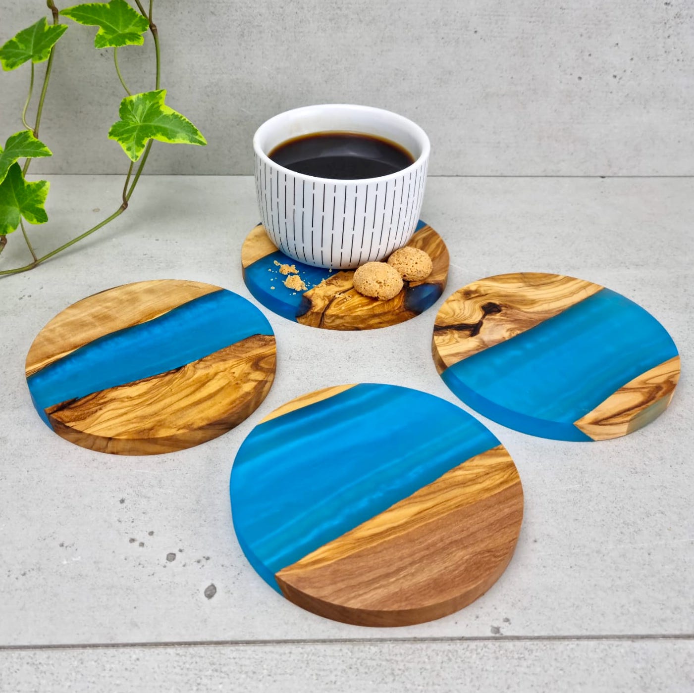 olive wood, epoxy resin, coaster, round, blue, Untersetzer, Olivenholz, Epoxidharz, Meeresblau, Handgemacht